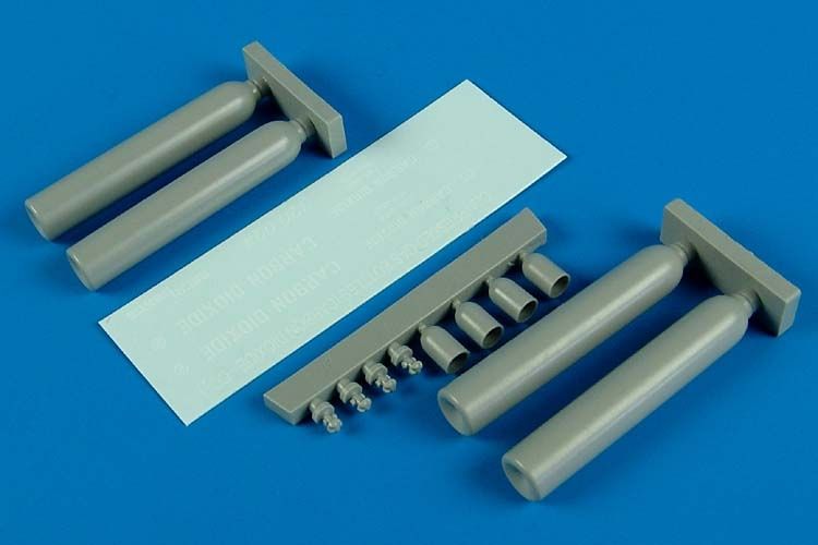 1:32 Compressed gas bottles - Carbon Dioxide