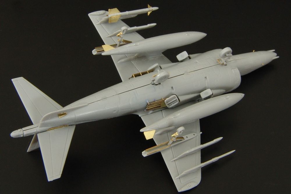 Revell kit maquette Bae Harrier GR.7100 mm échelle 1:144 - Maquette - Achat  & prix